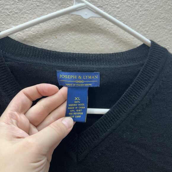 Joseph & Lyman Men's Sweater 100% Merino Wool V-Neck Black Fall Size M Preppy - Picture 2 of 3